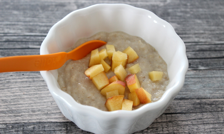 Abendbrei mit Hirseflocken und Pfirsich (Milch-Getreide-Brei)