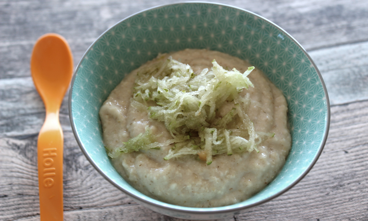 Babybrei mit Reisflocken, Milch und Birne