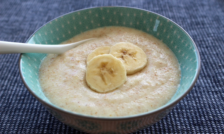 Grießbrei für Babys mit Banane (Abendbrei bzw. Milch-Getreide-Brei)