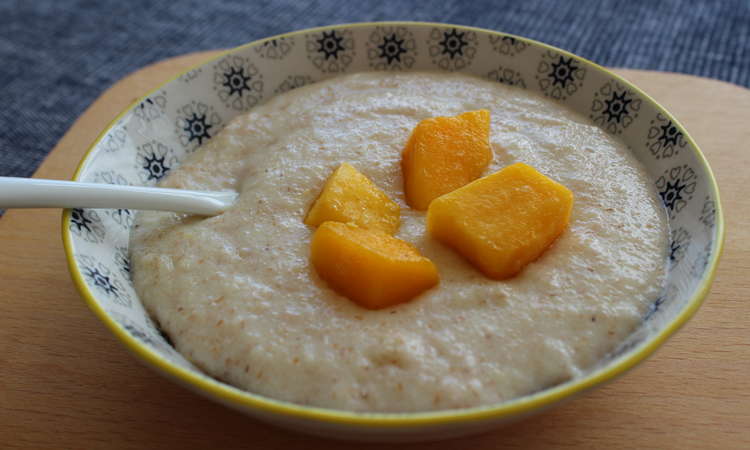 Grießbrei für Babys mit Mango (Abendbrei bzw. Milch-Getreide-Brei)