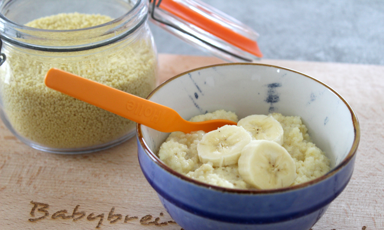 Babybrei mit Couscous, Milch und Banane (Abendbrei bzw. Milch-Getreide-Brei)