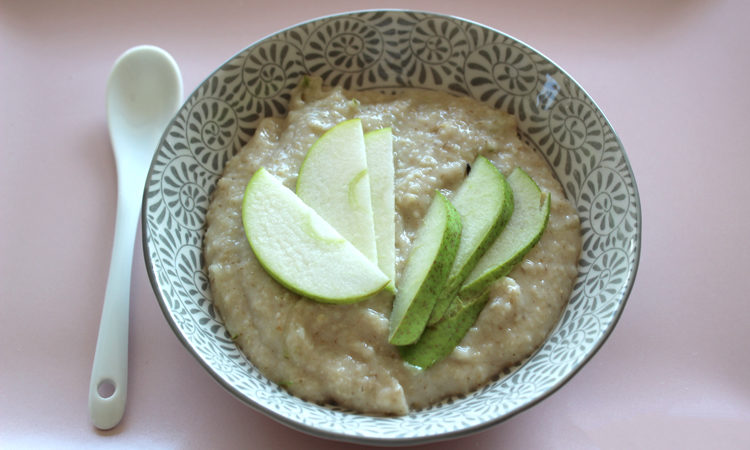 Grießbrei für Babys mit Apfel und Birne