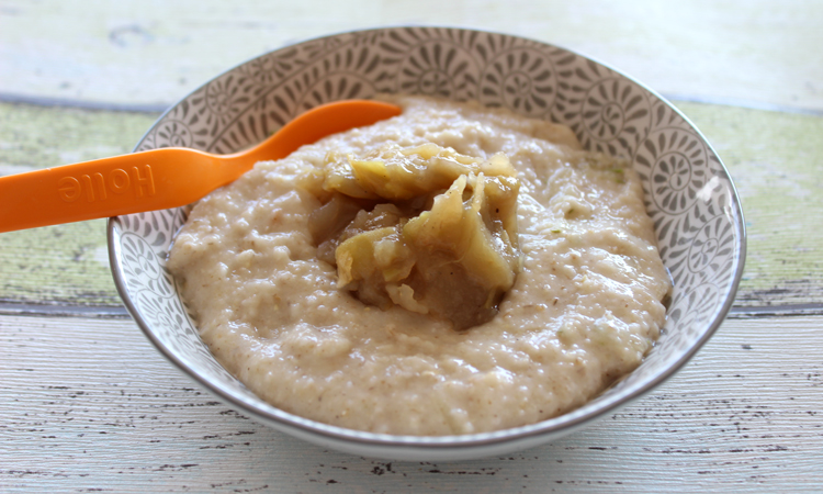 Grießbrei für Babys mit Dinkel und Apfelmus (Abendbrei bzw. Milch-Getreide-Brei)