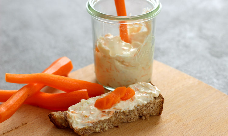 Karotten-Apfelfrischkäse: 3-Minuten-Rezept für Babys und Kinder